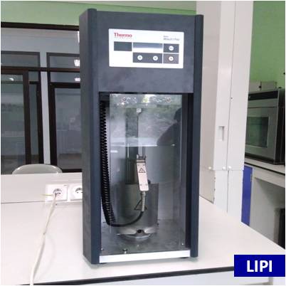 Pembuatan Sampel Uji Tarik dengan Alat Mini Injection Molding 